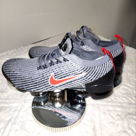 Nike VaporMax (Sold) - Picture 1 of 3